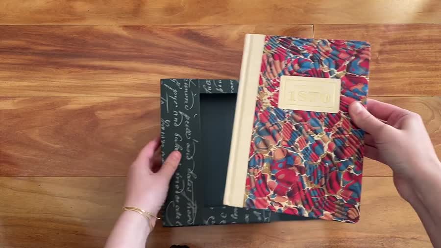Galen Leather 1870 Marbled Notebook Review 2 Galen Leather 1870 Marbled Notebook unboxed with cover visible