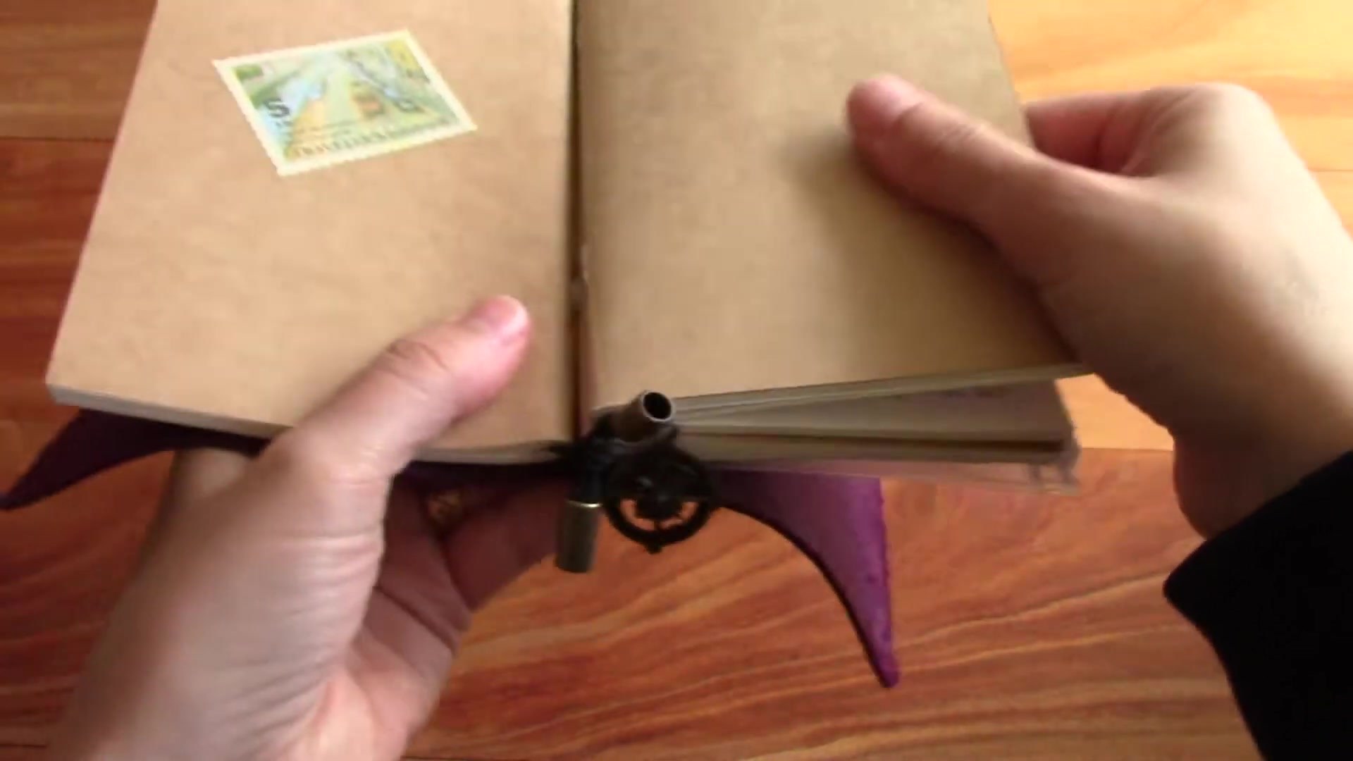 7Felicity Traveler’s Notebook Durability Review 5 7Felicity Traveler’s Notebook carry use
