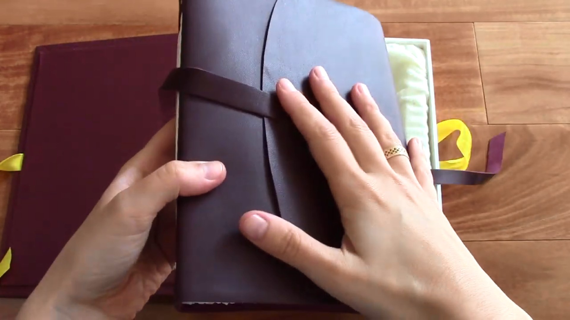 Epica Softest Leather Journal Review 4 Epica softest leather journal paper detail