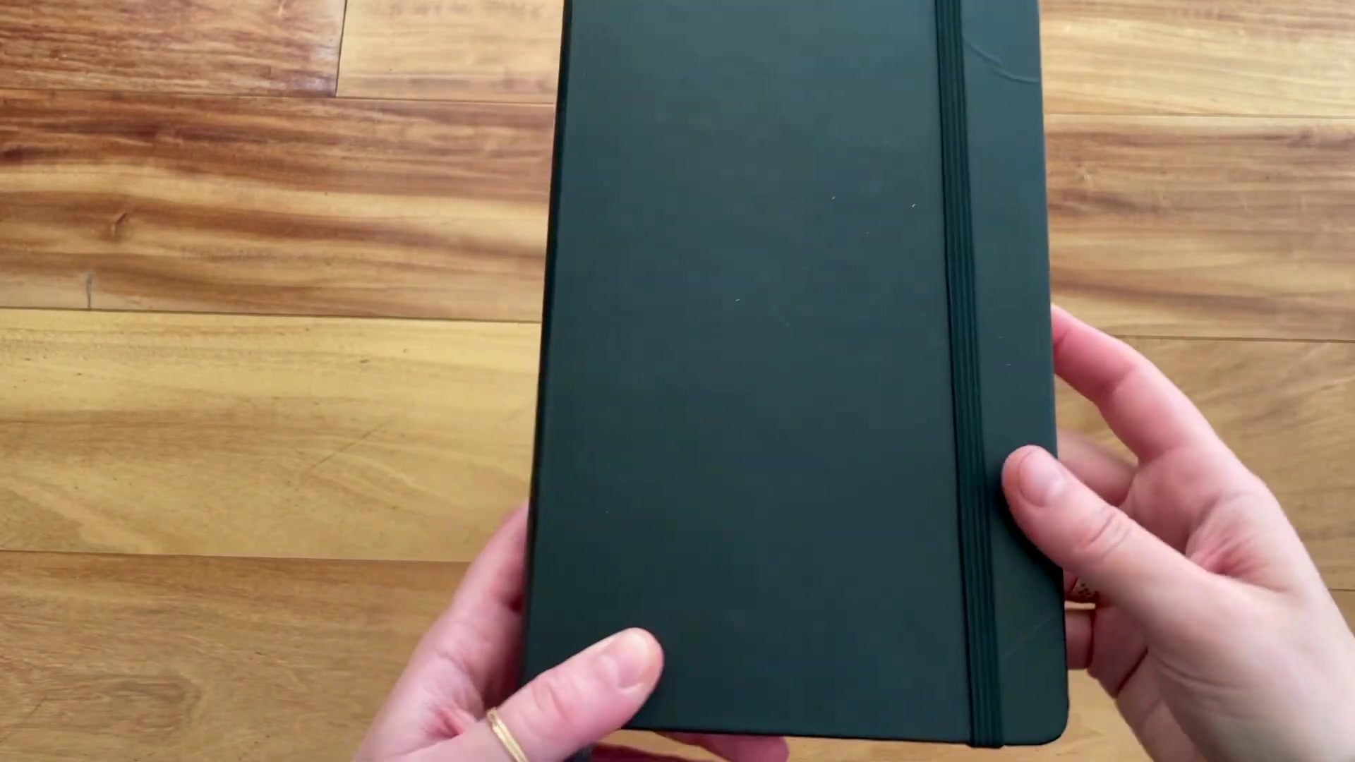Moleskine Pro Project Planner elastic closure and cover edge