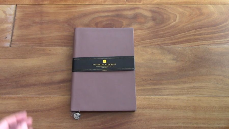 Victoria’s Journals Review 4 Victoria’s Journals Smyth Fashion Flexy dotted bullet journal